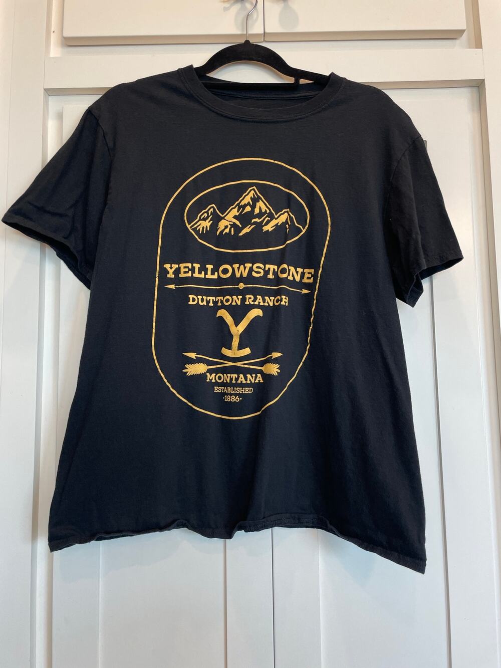 Yellowstone Black tee Paramount Network LG 100% Cotton